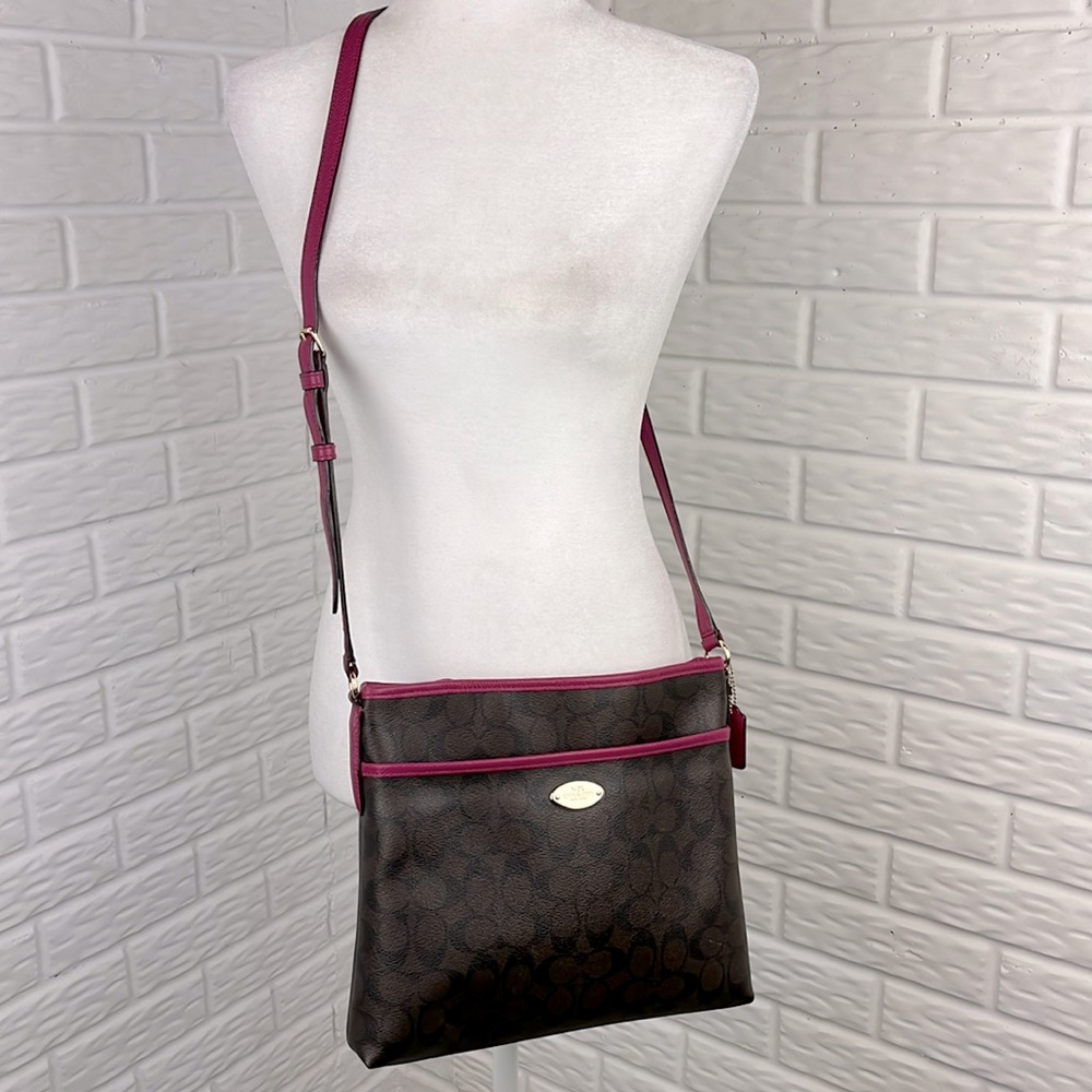COACH CROSSBODY CLASSIC C AND HOT PINK SIGNATURE FILE BAG